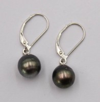 Auktion 370<br>Paar Tahiti Perlen Ohrringe aus Wei&szlig;gold 585, L. 3 cm, 2,7 Gramm, D. 0,9 cm
