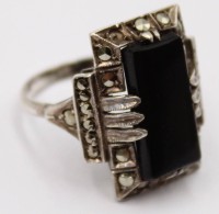 Auktion 370<br>Onyx Markasiten Ring, 835er Silber, ein Markasit fehlt, Rg. 52, 4,2 Gramm
