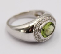 Auktion 370<br>Ring mit einem Peridot, 925er Silber, guter Zustand, RG 59, 6,3 Gramm