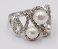 Auktion 370<br>Glamour&ouml;ser Silberring mit Perlen und wei&szlig;en Steinen, 925er Silber, guter Zustand, RG 65, 7,3 Gramm