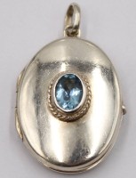 Auktion 370<br>925er Silber Anh&auml;nger ( Foto Medaillon ) , mittig blauer Stein, L. 3,5 cm, 7 Gramm, guter Zustand