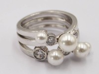 Auktion 370<br>Perlen Ring aus 925er Silber, 5 Perlen und 4 wei&szlig;e Steine, RG. 53, guter Zustand, 8,2 Gramm