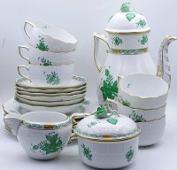 Auktion 370<br>Kaffeeservice "Herend" Apponyi gr&uuml;n, f&uuml;r 6 Personen, 21 Teile, H-Kanne 24 cm, Bl&uuml;te auf Zuckerdose min. bestossen