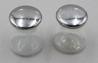 Auktion 370<br>WMF Salz- und Pfefferstreuer &bdquo;Max und Moritz", Entw. Wagenfeld, ca. H-5cm