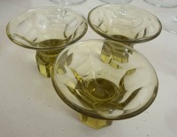 Auktion 370 / Los 10042 <br>3 Lik&ouml;rschalen, H-6 cm, gr&uuml;ner, kant. Stand