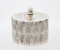 Auktion 370<br>Zierdose, versilbert, ca. H-11cm B-11cm.