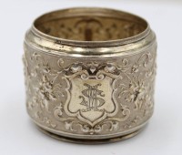 Auktion 370<br>Servietten-Ring, Silber, &auml;lter, Ziermonogramm, 29gr., ca. D-5cm B-4cm
