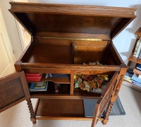 Auktion 370 / Los 14034 <br>wohl Phonograph-Schrank, zuletzt als Barschrank benutzt