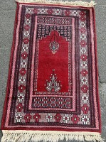 Auktion 370 / Los 13032 <br>kl. Orientl&auml;ufer, rotgrundig, Gebrauchsspuren, 100x62 cm