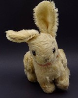 Auktion 339 / Los 12011 <br>kl. beweglicher Hase, H. 17cm