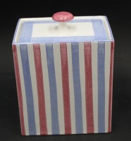 Auktion 370<br>hohe Kunstkeramik Deckeldose, Streifendekor, signiert, H-15 cm, 13x10 cm