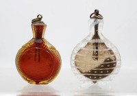 Auktion 370<br>2x div. Snuffbottles, &auml;lter, Kunstglas, m. Inhalt, ca. H-10/11cm
