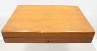 Auktion 370<br>Besteckkasten, Holz, wohl England, ca. H-6cm B-34cm T-24cm