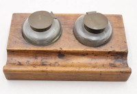 Auktion 370<br>antike Schreibgarnitur aus Holz, 2 gr. Tintenf&auml;sser,  H- 8cm  B-23,5cm T-14cm