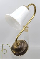 Auktion 370 / Los 16040 <br>Wandlampe, Messing, Milchglasschirem, ca. H-30cm, Gebrauchsspuren