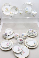 Auktion 370<br>Kaffeeservice f&uuml;r 6 Personen, Hutschenreuther, Blumenbemalung, Kanne H-24cm Tassen H-7cm