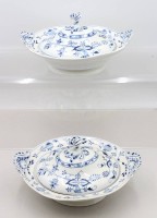 Auktion 370<br>2x Deckelterrinen, Stadt Meissen, Zwiebelmuster, ca. H-15,5cm B-32cm T-25,5cm