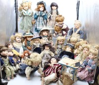 Auktion 370<br>23x div. K&uuml;nstlerpuppen, Gr&ouml;&szlig;te ca. H-45cm,