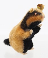 Auktion 370 / Los 12019 <br>Steiff Dachs Diggy, Knopf &amp; Fahne, Nr. verwaschen, ca. H-9cm