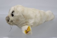 Auktion 370<br>Steiff Cosy Heuler, Knopf &amp; Fahne, Nr. 5374/17