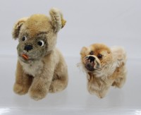 Auktion 370 / Los 12028 <br>2x div. Steiff-Hunde, &auml;lter, ca. H-8cm und 12,5cm