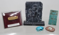 Auktion 370 / Los 15134 <br>5tlg. Konvolut div. Reisesouveniers, Platte 16,5 x 13,8cm