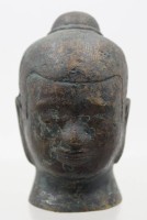 Auktion 370<br>Bronzekopf, der im Khmer-Stil,  Lokeshvara-Kopf ?, ca. H-9,5cm
