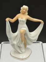 Auktion 370 / Los 8114 <br>T&auml;nzerin von Schaubach Kunst, H-16,5 cm