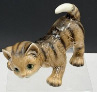 Auktion 370<br>gr. Katze "Goebel",H-11 cm, L-16 cm