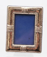 Auktion 370<br>kl. Bilderrahmen, 925er Silbermontur, ca. 7 x 5,5cm