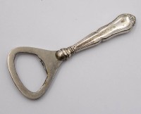 Auktion 370<br>Flaschen&ouml;ffner, Silbergriff, D&auml;nemark 1954, L-9cm