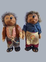 Auktion 370<br>Mecki Paar von Steiff, 1x Schild, H-17 cm