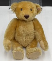 Auktion 370<br>Steiff Teddy, Knopf+Fahne, H-27 cm