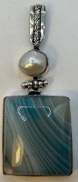 Auktion 370<br>Anh&auml;nger aus Sterlingsilber -925-mit Blue Lace Achat und Barockperle, H-6,5 cm, Stein 2,5x3 cm, 16,4 gr.