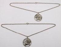 Auktion 370<br>2x Zinn-Anh&auml;nger an versilberten Ketten, Jorgen Jensen, Sternzeichen, ca. D-3cm