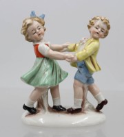 Auktion 370<br>kl. Figurengruppe, tanzendes Kinderpaar, ca. H-11cm, ungemarkt