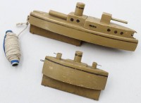 Auktion 370<br>2x div. alte Holz-Spielzeug-Schiffe, 30er Jahre,  L-24,5cm u. 13cm