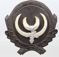 Auktion 370<br>sogen. Keilerschild, &auml;lter, ca. 21 x 20cm