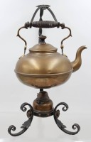 Auktion 370 / Los 15154 <br>Wasserkessel in Halterung mit Brenner, Kupfer/Schmiedeeisen, H-37 cm
