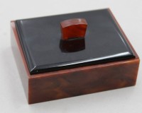 Auktion 370<br>Art-D&eacute;co K&auml;stchen, Bakelite, ca. H-4,8cm B-9,5cm T-7,5cm
