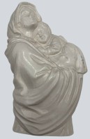 Auktion 370 / Los 15164 <br>Wandrelief "Madonna mit Kind" weiss glasiert, H-30 cm