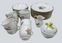 Auktion 370 / Los 8164 <br>Kaffeeservice "Kaiser" Maria Theresia, 8 Tassen, 12 U.t., 12 Kuchenteller, Milch+Zucker, 34 Teile, 1x Tassenrand mit Chip,