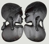 Auktion 370<br>zwei grosse afrikan. Wandmasken aus massiven Tropenholz, H-ca. 40 cm