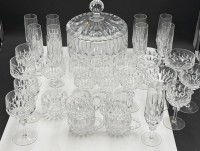 Auktion 370<br>31 tg. Gl&auml;sersatz inkl. Bowlengef&auml;ss, schweres Bleikristall, West Germany