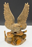 Auktion 370<br>grosser geschnitzter Holz-Adler, Unterseite russisches Etikett, H-41 cm, B-23 cm