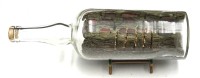 Auktion 370 / Los 16066 <br>Buddelschiff mit Diorama, L-30,5 cm
