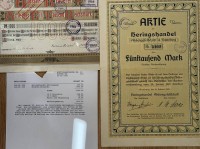 Auktion 370<br>2x seltene Hamburger Aktien, Holsten-Brauerei Altona 1900 &uuml;ber 1000  Mark und Heringshandel A.G. Hamburg 1923 &uuml;ber 5000 Mark, anbei Auktionsrechnung vom 3.5.1997 &uuml;ber 1932,90 DM sowie Katalog-Auszug