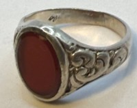 Auktion 371<br>Silberring mit roten Karneol-Lagenstein, RG 62, 6 gr.,verschlagene Punze?