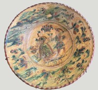 Auktion 371 / Los 9001 <br>grosse Hochzeitssch&uuml;ssel in Sgrafitto-Technik, dat. 1781,D-ca. 55 cm, H-11 cm, mittig sich zuprostendes Paar, Fahne mit floralen Dekor, mehrfach geklebte Rarit&auml;t!,