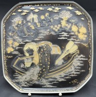 Auktion 371<br>Rosenthal Glasteller "Gleichnis in Glas" Gleichnis vom Netz, 1985, mit Metall-Wandhalter, Entw. Bj&ouml;rn Winblad, ca. 31x31 cm, in Orig.Karton